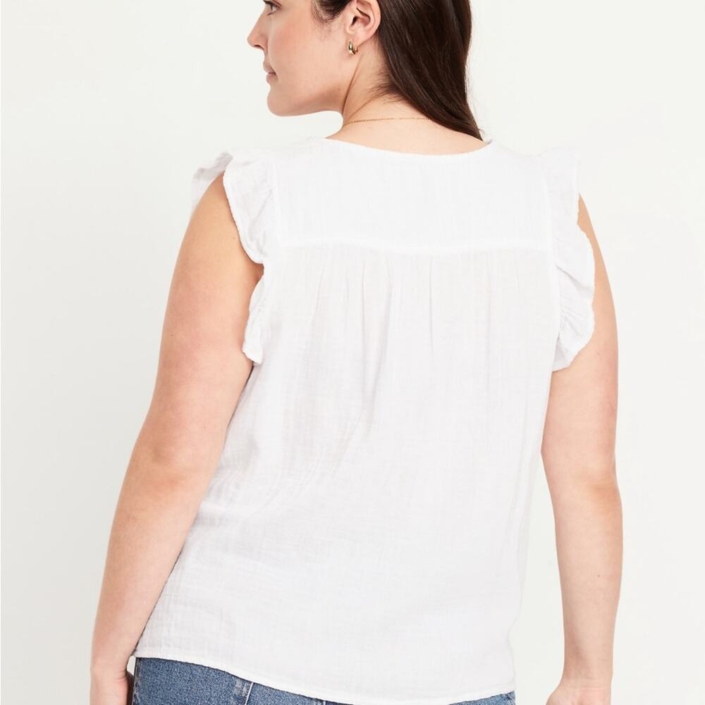 Old Navy White Lilies Sleeveless Crinkle Gauze Top - Picture 3 of 10